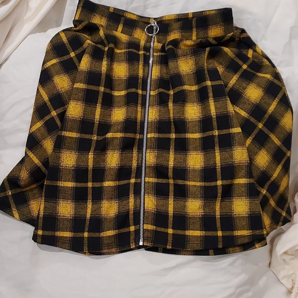 *Midnight Hour Black and Yellow Plaid Skater Skirt with Full Zipper Front  XS - Picture 6 of 9